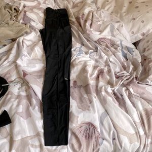 Lululemon size 4 leggings with side pockets